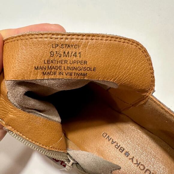 NEW Lucky Brand booties 9.5 Beige Suede - Picture 3 of 8